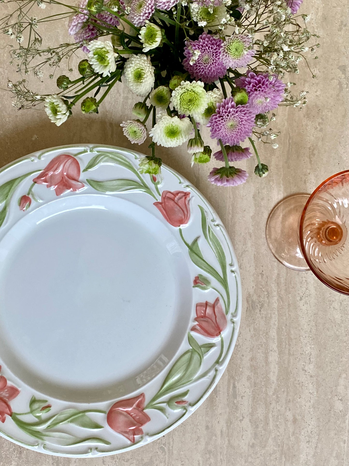 Blommigt uppläggningsfat